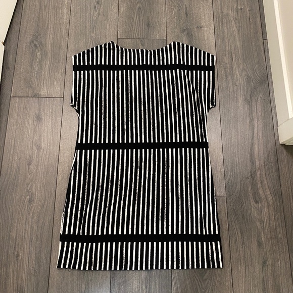 Marimekko x Target Black & White Striped Terry Beach Cover Size M - Picture 6 of 8